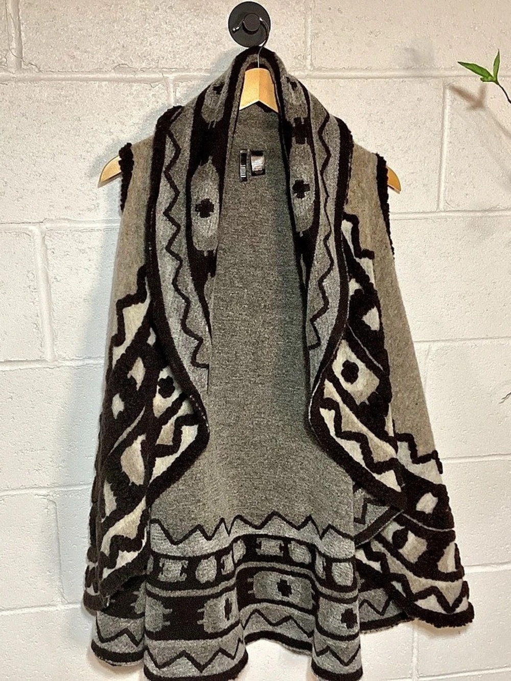 KARTUS Geometric Open Front Vest in Gray & Black Like New One Size